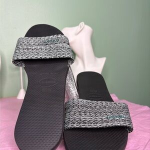Havaianas Women's Black and Gray Sandals
